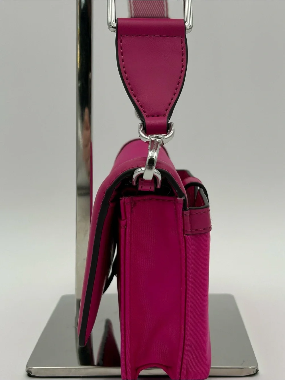 Michael Kors Pink Jet Set Smartphone Crossbody Purse